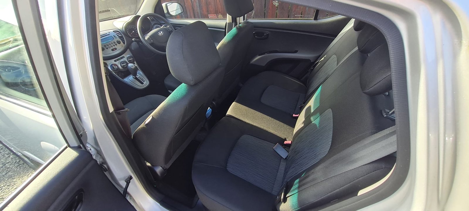 
								Hyundai i10 2011 1.2 Automatic full									