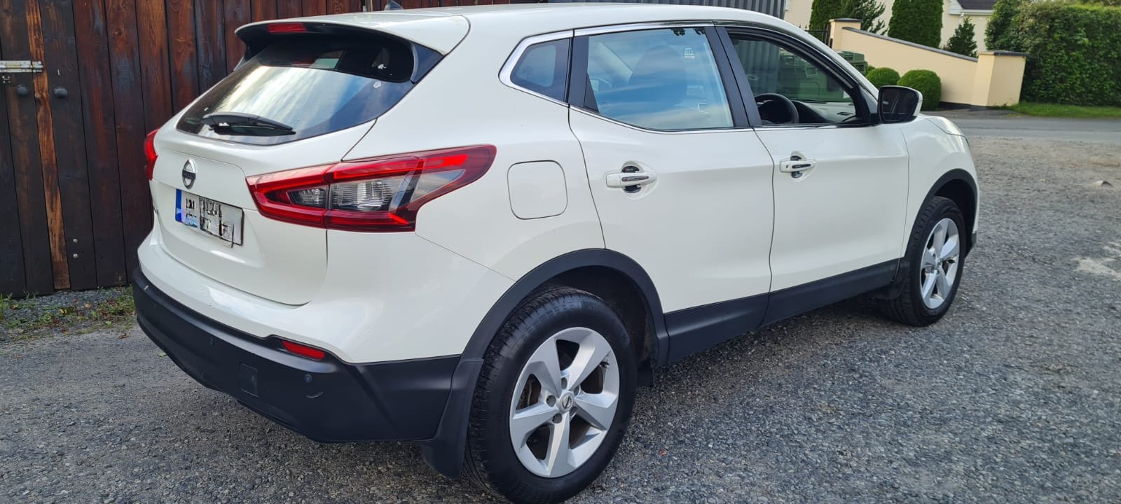 
								Nissan Qashqai XE 1.2 18 full									