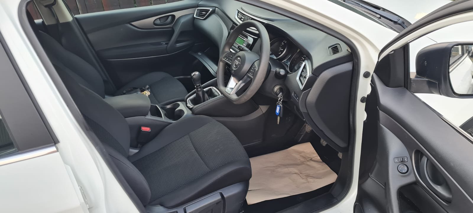 
								Nissan Qashqai XE 1.2 18 full									