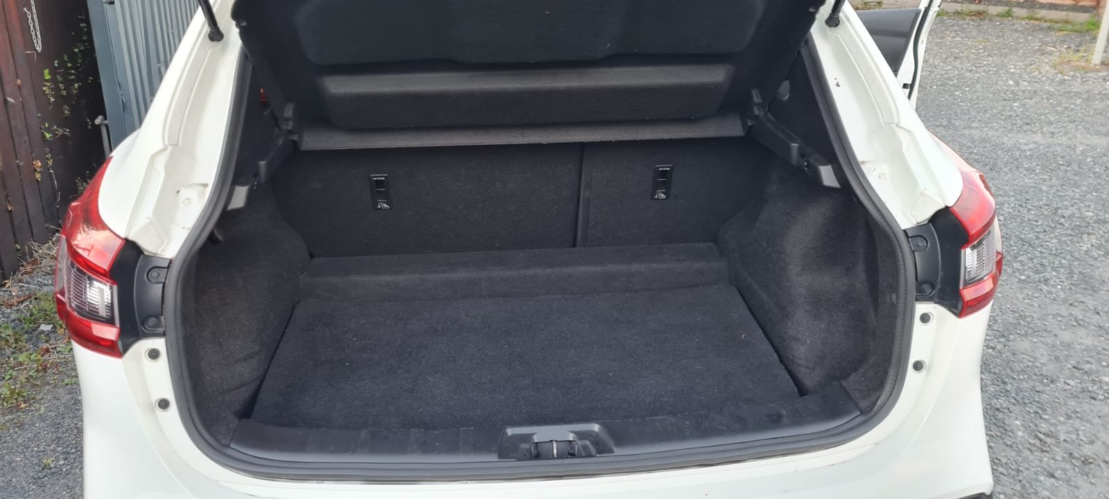 
								Nissan Qashqai XE 1.2 18 full									