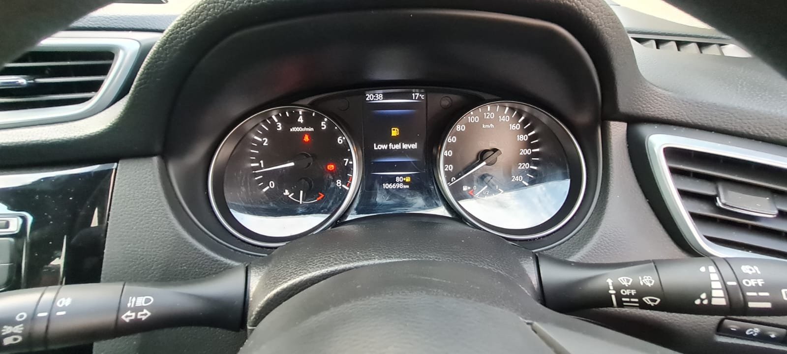 
								Nissan Qashqai XE 1.2 18 full									