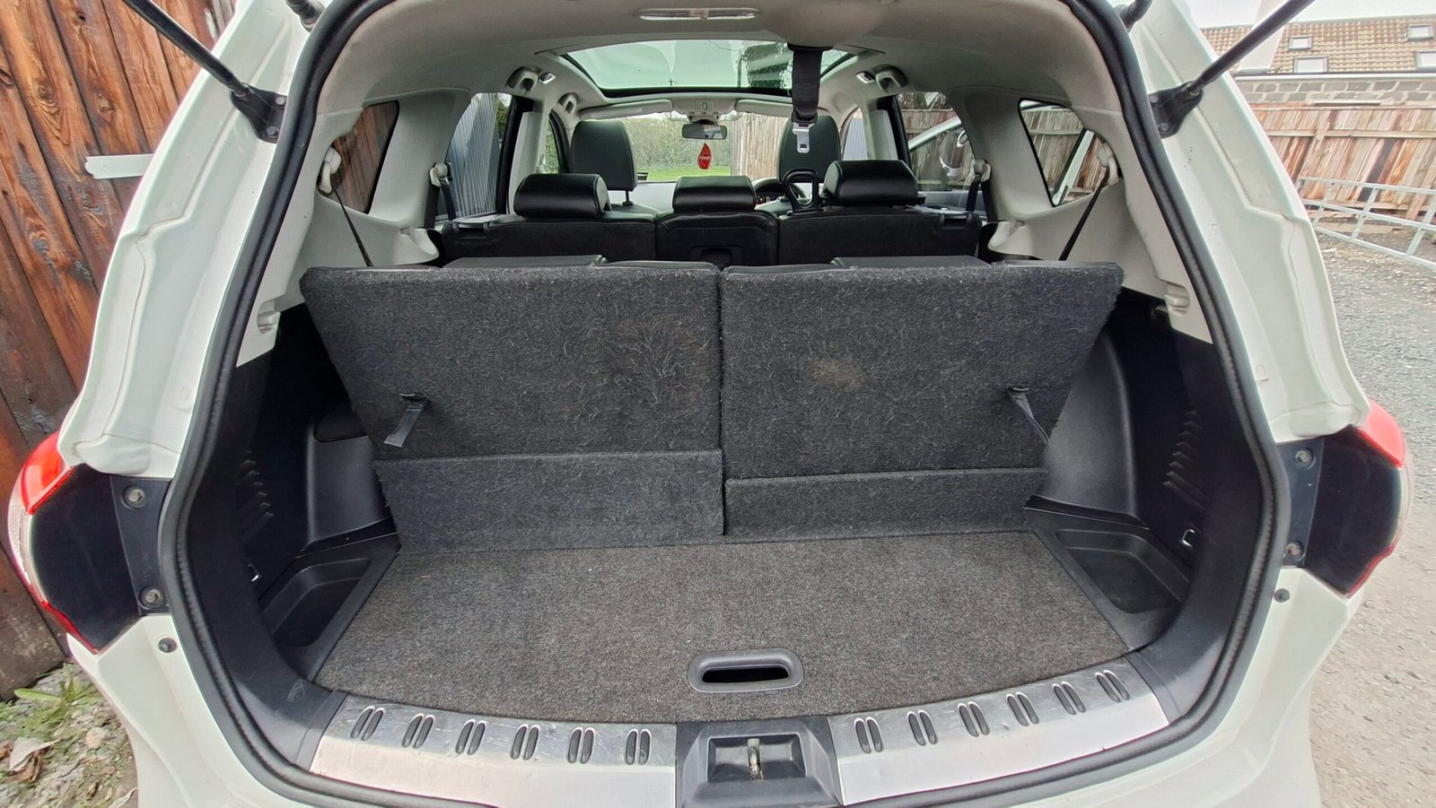 
								Nissan QASHQAI +2 1.5 dCi 360 full									